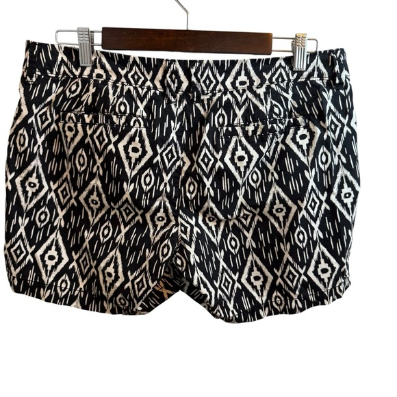 Old Navy Black and White Bermuda Shorts Geometric Pattern - Picture 2 of 5